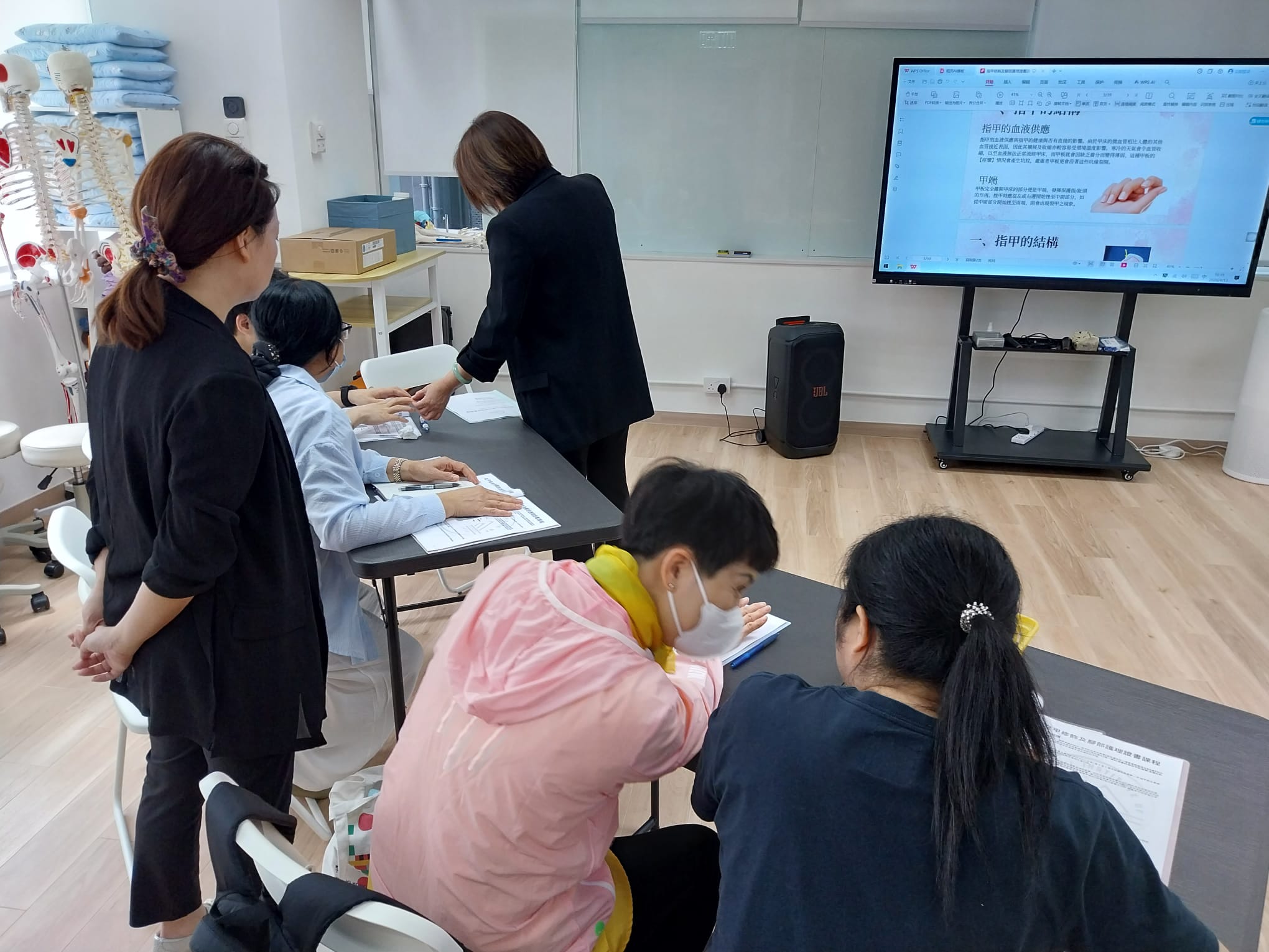 趾甲修復及護理證書課程 — 課堂實況
