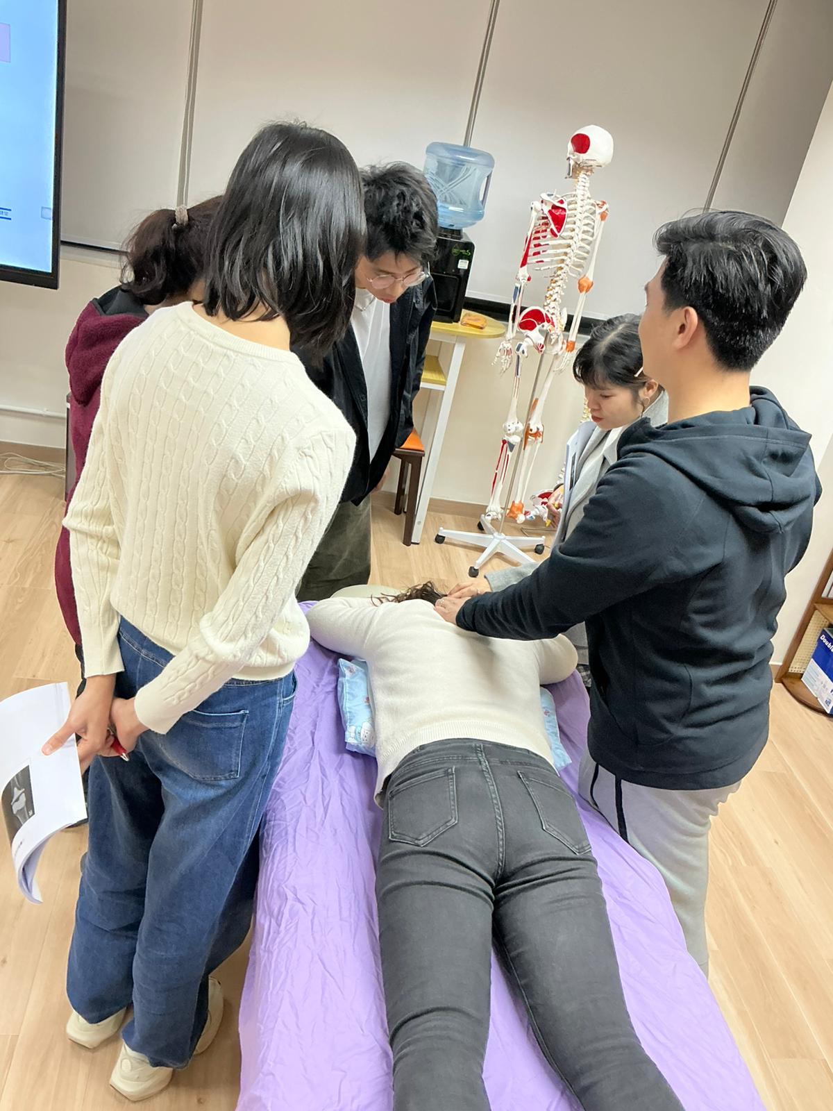 職業推拿師證書課程 — 課堂實況