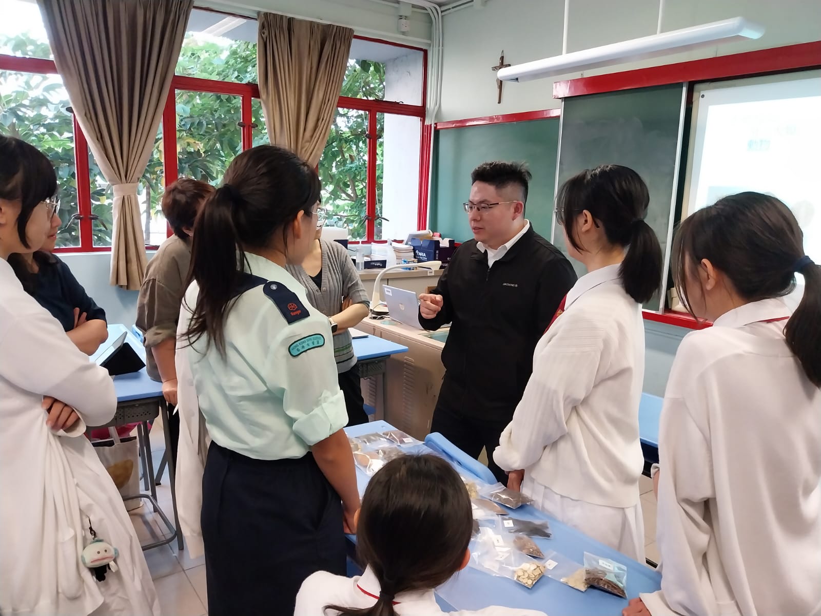 2024-25走入校園中草藥園教學